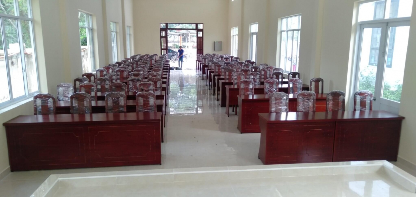 THI CÔNG BÀN GHẾ HỘI TRƯỜNG VĨNH CỬU ĐỒNG NAI